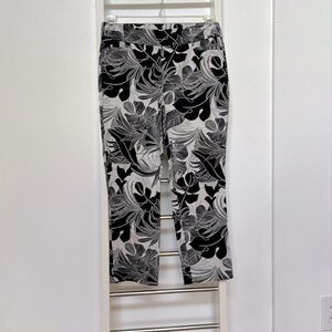 Chico’s So Slimming Brigitte Black & White Palm-Print Side-Vent Crops